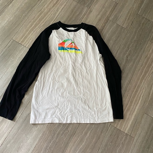Quiksilver Other - Excellent Quicksilver Boys Baseball Style T-shirt,white & black sleeves size XL